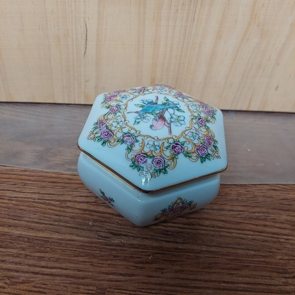 Vintage 1992 Heritage House Limited Edition Porcelain Music Box - Picture 3 of 9